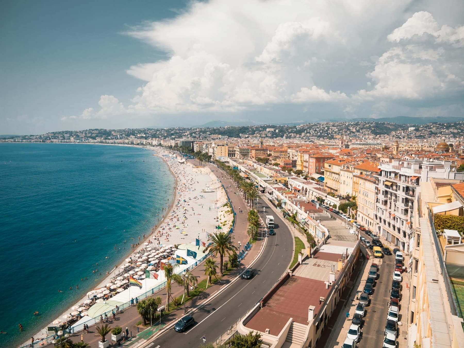 La Promenade des Anglais et la baie des Anges vers l'ouest